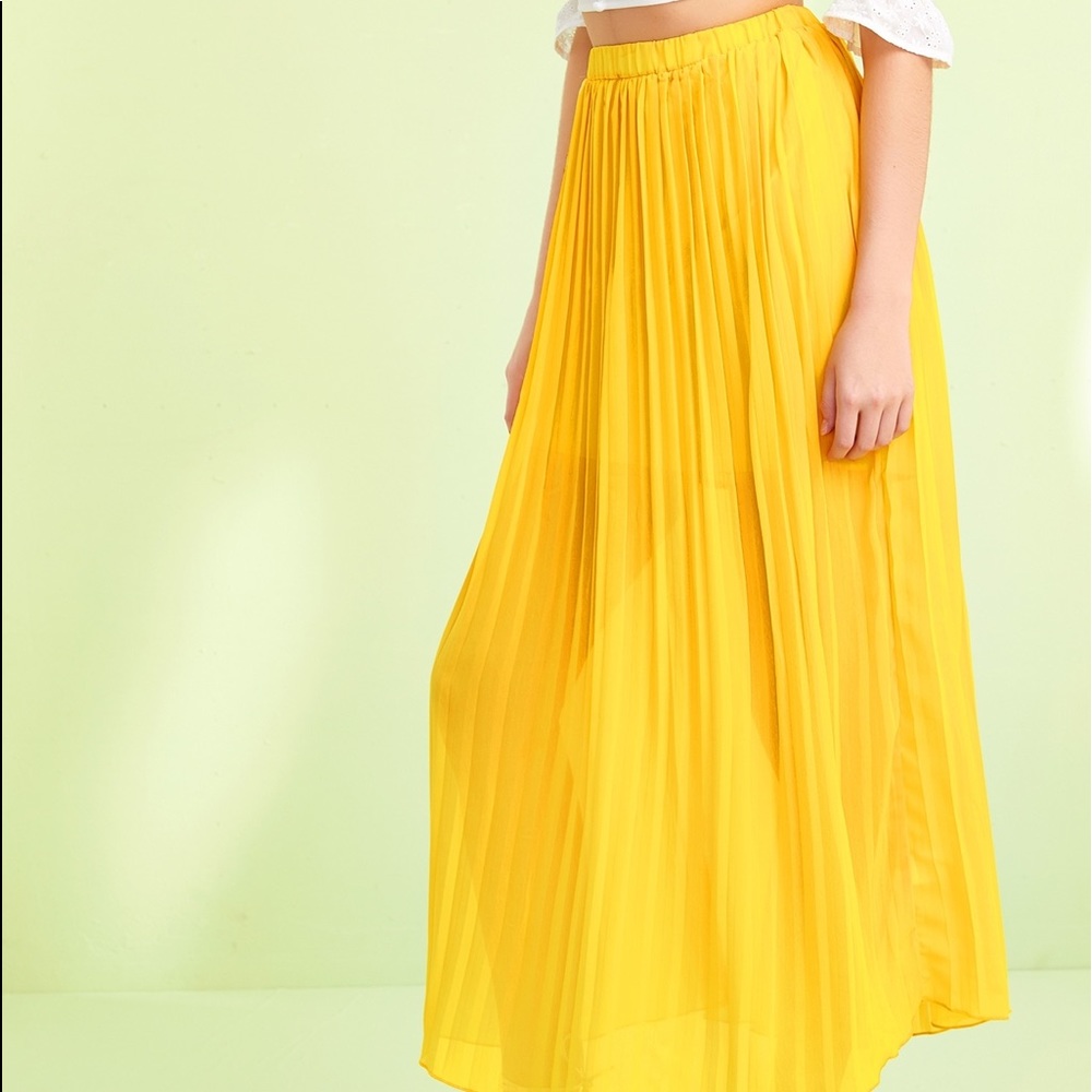 Yellow Elastic Pleated Skirt